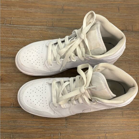 nike air jorden white high top sneakers size 6y - Picture 2 of 8